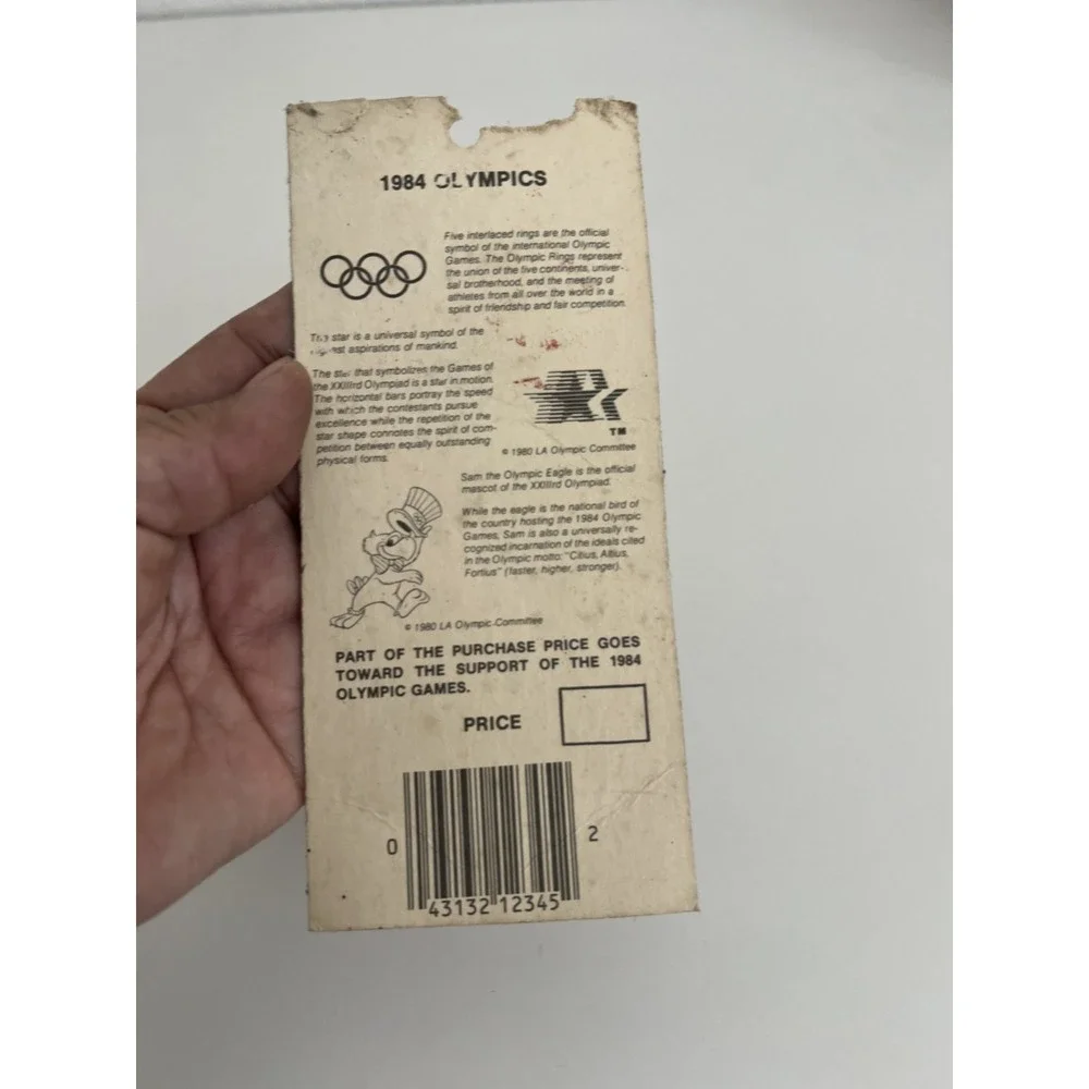 Lot New! Vintage 1984 OLYMPIC GAMES LOS ANGELES Keychains and Buttons (Set of 4)